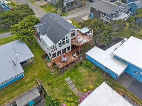 5203 NW Keel Avenue Lincoln City OR 97367