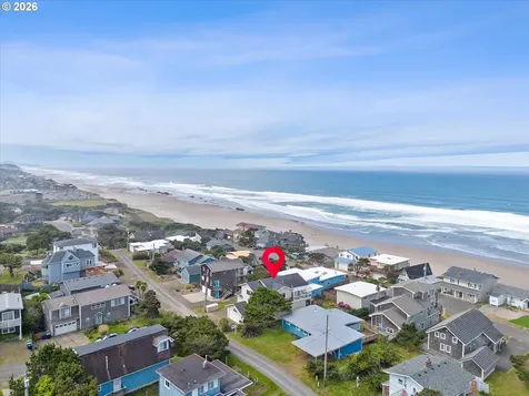 5203 NW Keel Avenue Lincoln City OR 97367