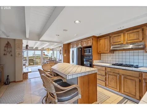 5203 NW Keel Avenue Lincoln City OR 97367
