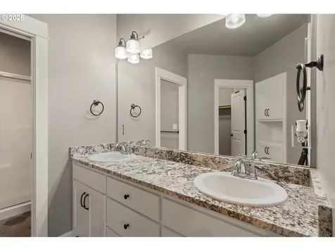 3828 Sherwood Park Drive Medford OR 97504