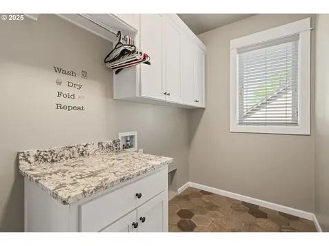 3828 Sherwood Park Drive Medford OR 97504
