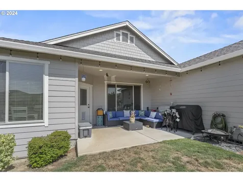 3828 Sherwood Park Drive Medford OR 97504