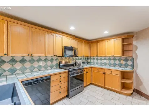 265 NW Angela Lane Hillsboro OR 97124