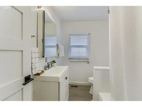 4205 NE Highland Court Portland OR 97218