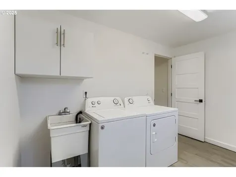 4205 NE Highland Court Portland OR 97218