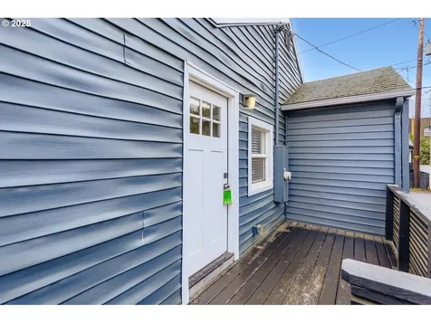 4205 NE Highland Court Portland OR 97218