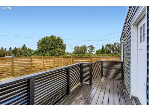 4205 NE Highland Court Portland OR 97218