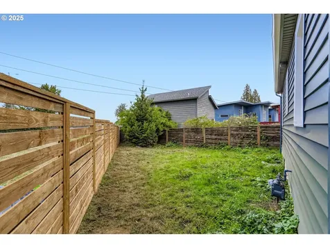 4205 NE Highland Court Portland OR 97218
