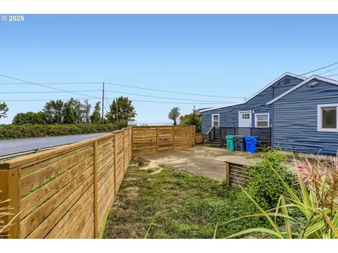 4205 NE Highland Court Portland OR 97218