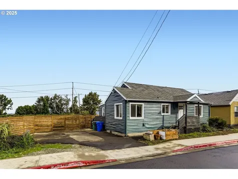 4205 NE Highland Court Portland OR 97218