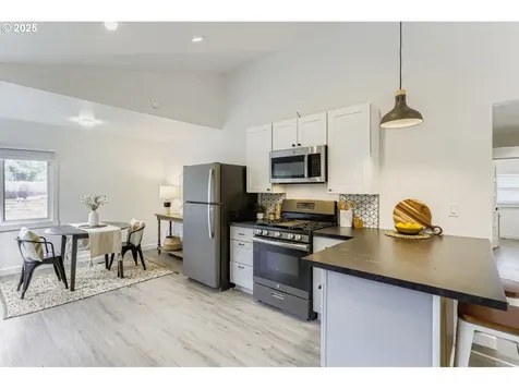 4205 NE Highland Court Portland OR 97218