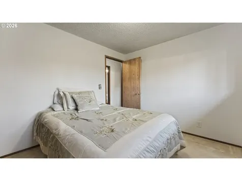 816 NE 193rd Avenue Portland OR 97230