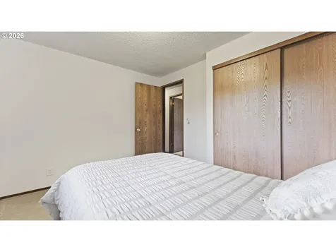 816 NE 193rd Avenue Portland OR 97230