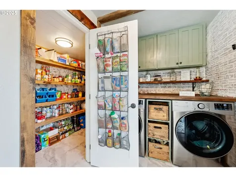 565 NE Court Street Prineville OR 97754