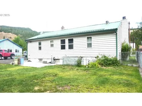 610 Bluff Road Klickitat WA 98628