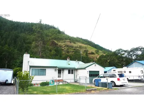 610 Bluff Road Klickitat WA 98628