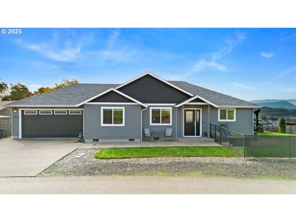1916 NE Todd Street Roseburg OR 97470