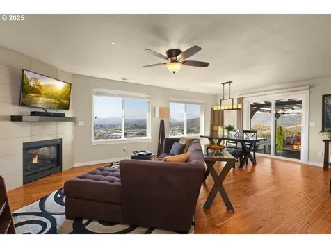 1916 NE Todd Street Roseburg OR 97470