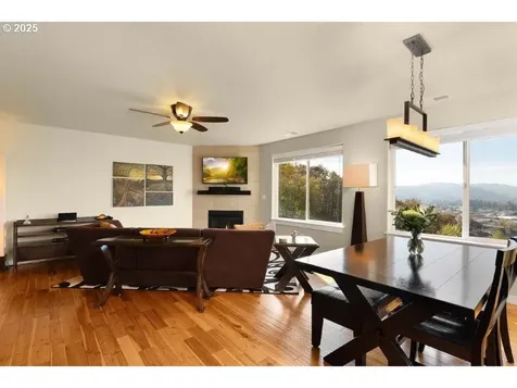 1916 NE Todd Street Roseburg OR 97470