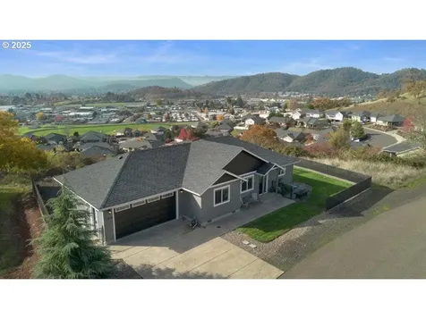 1916 NE Todd Street Roseburg OR 97470