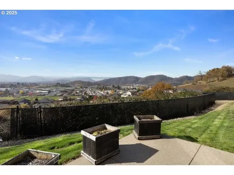 1916 NE Todd Street Roseburg OR 97470
