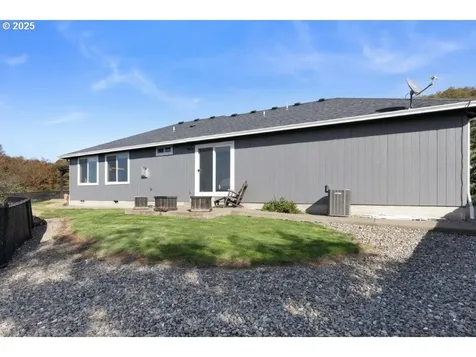 1916 NE Todd Street Roseburg OR 97470