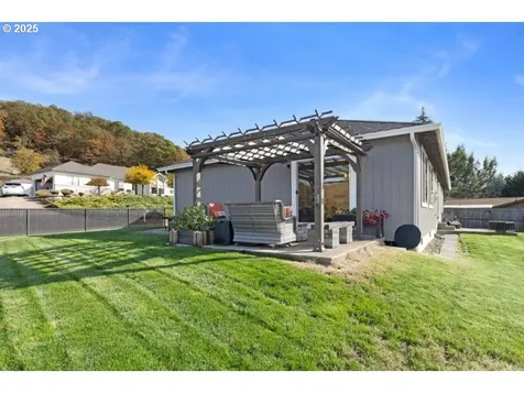 1916 NE Todd Street Roseburg OR 97470