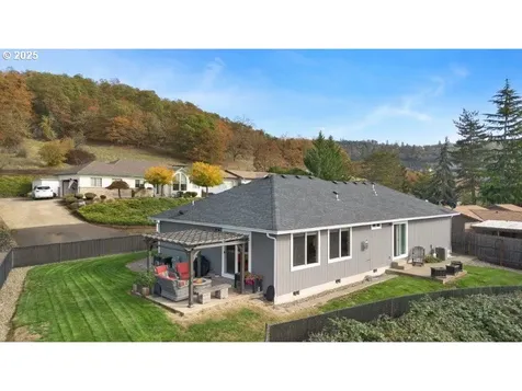 1916 NE Todd Street Roseburg OR 97470