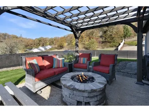 1916 NE Todd Street Roseburg OR 97470