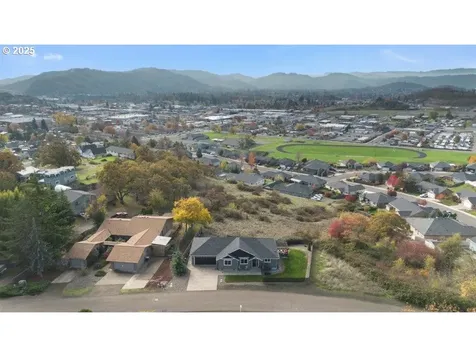 1916 NE Todd Street Roseburg OR 97470