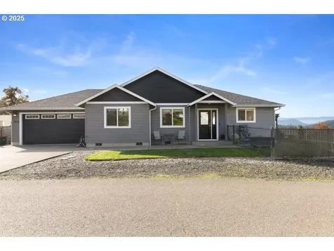 1916 NE Todd Street Roseburg OR 97470