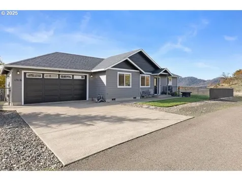 1916 NE Todd Street Roseburg OR 97470