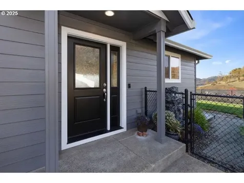1916 NE Todd Street Roseburg OR 97470