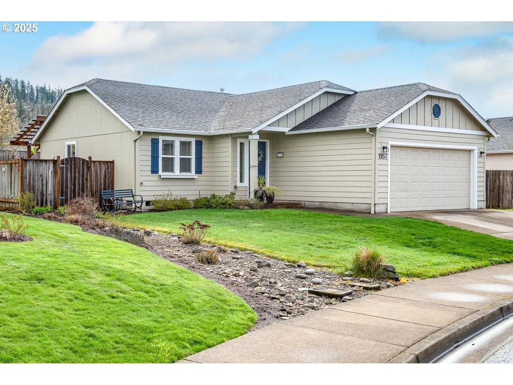 1957 S 58th Street Springfield OR 97478