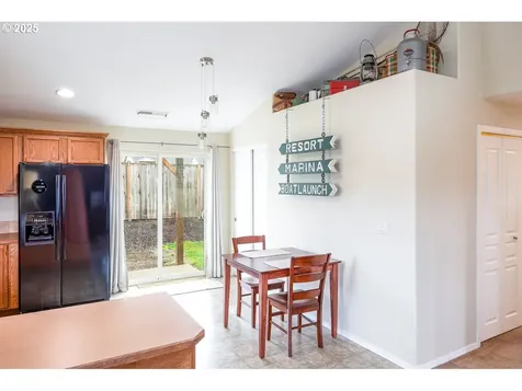1957 S 58th Street Springfield OR 97478