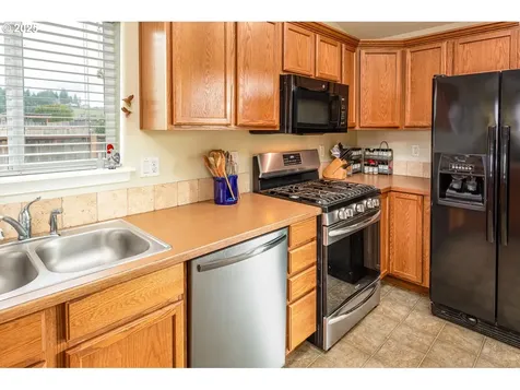 1957 S 58th Street Springfield OR 97478