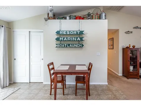 1957 S 58th Street Springfield OR 97478