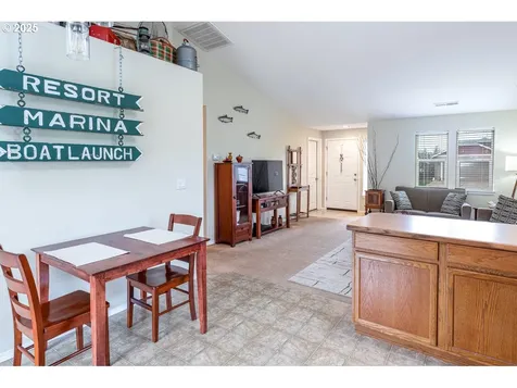 1957 S 58th Street Springfield OR 97478