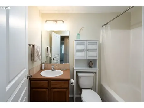 1957 S 58th Street Springfield OR 97478
