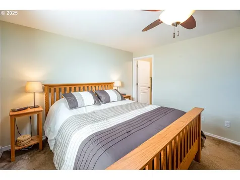 1957 S 58th Street Springfield OR 97478