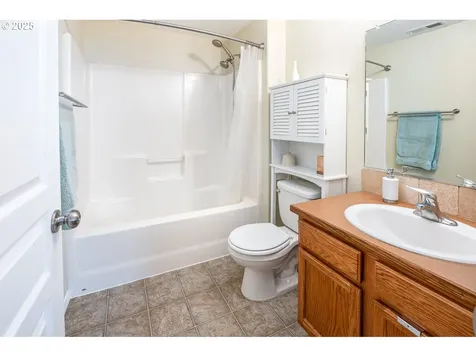 1957 S 58th Street Springfield OR 97478