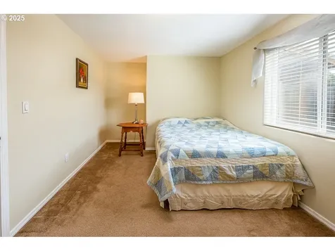 1957 S 58th Street Springfield OR 97478