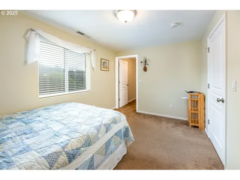 1957 S 58th Street Springfield OR 97478