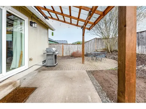 1957 S 58th Street Springfield OR 97478
