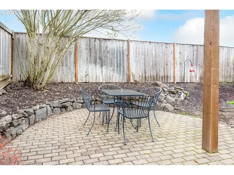 1957 S 58th Street Springfield OR 97478