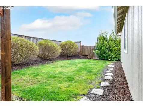 1957 S 58th Street Springfield OR 97478