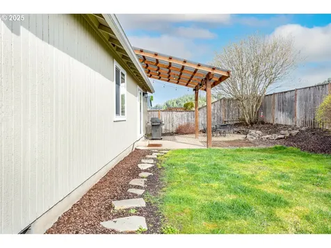 1957 S 58th Street Springfield OR 97478