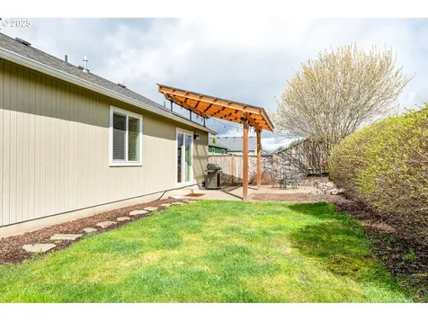 1957 S 58th Street Springfield OR 97478