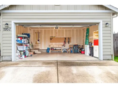 1957 S 58th Street Springfield OR 97478