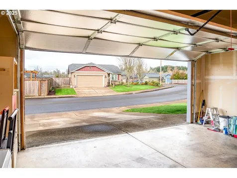 1957 S 58th Street Springfield OR 97478
